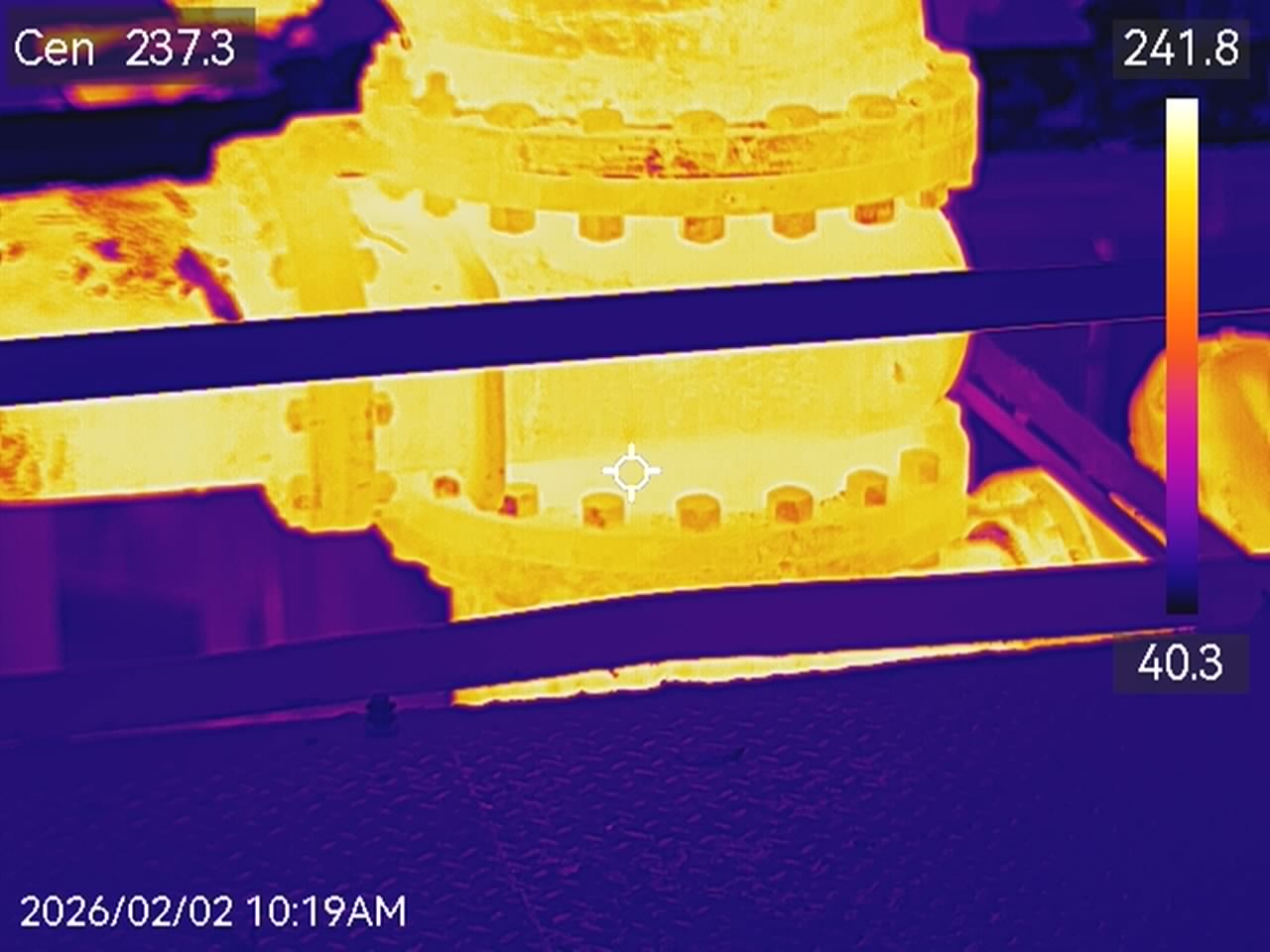 Thermal image of high-temperature valve at 237 °F