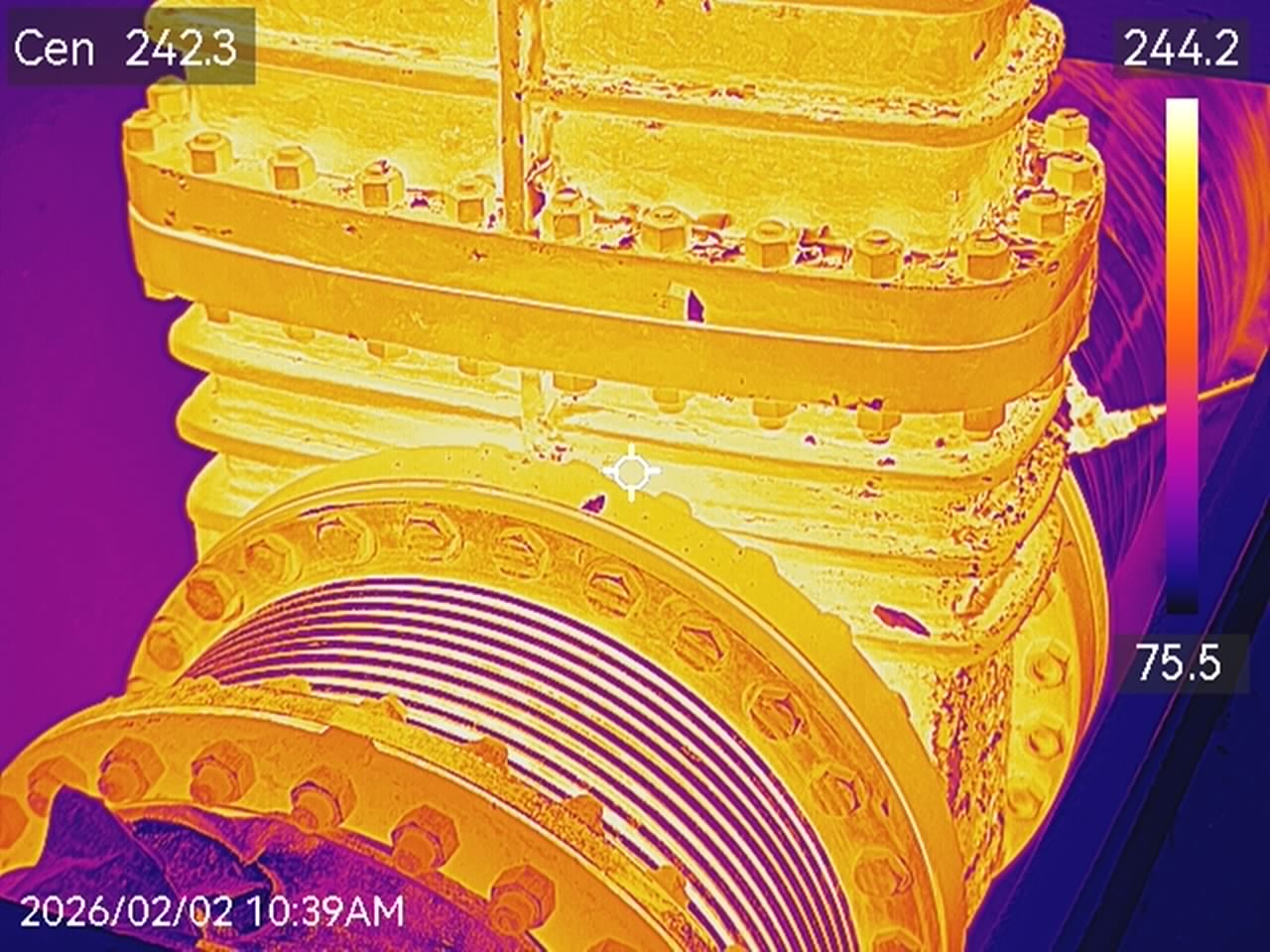 Thermal image of uninsulated flanged fitting at 242 °F