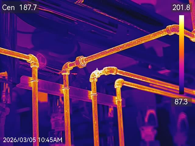 Thermal image of bare condensate piping at 187 °F